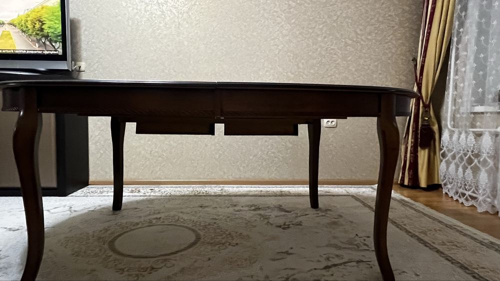 Продаем деревянный стол