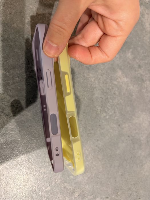 2 huse Iphone 17 noi