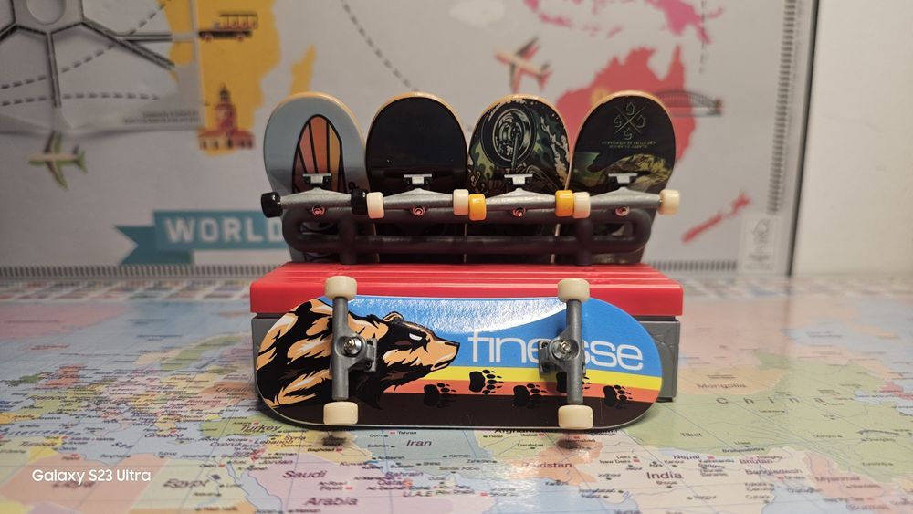 Vand mini skateboarduri de la tech deck