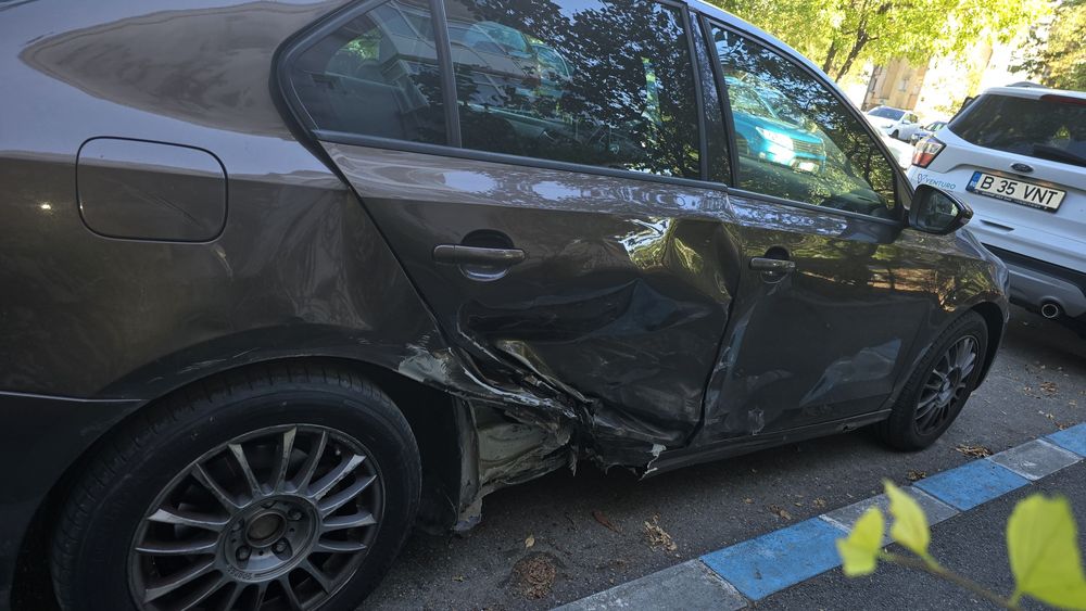 Vând Volkswagen Jetta