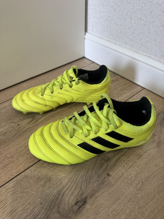Футбольные бутсы Adidas