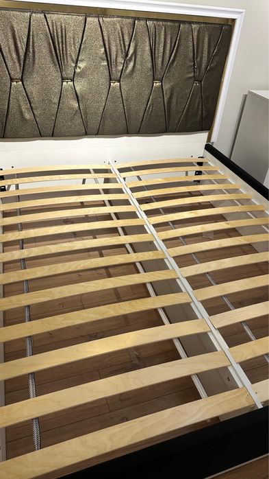 Кровать с туалетным столиком