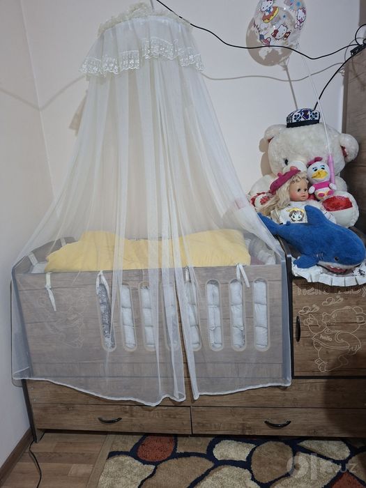 Продаётся Кроватка и шкаф