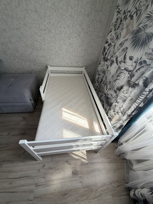 Кровать детская 80*160 с матрасам