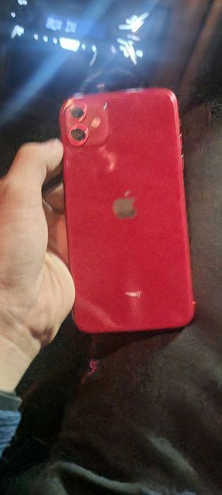 iPhone 11 красный