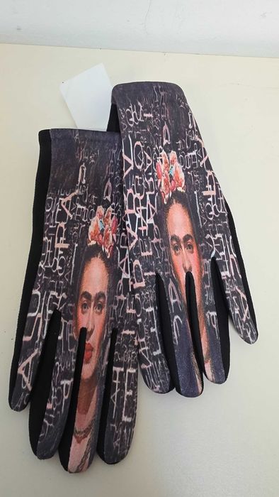 Mănuși damă touchscreen cu portret stil Frida Kahlo – negre, 23×8 cm
