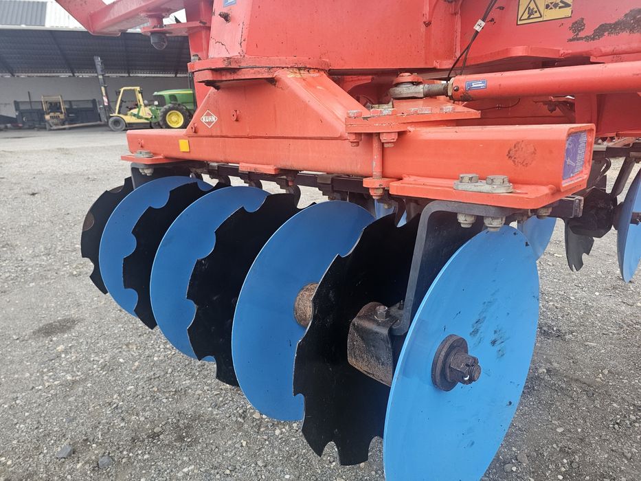 disc kuhn remorca mig met plug  freza coasa