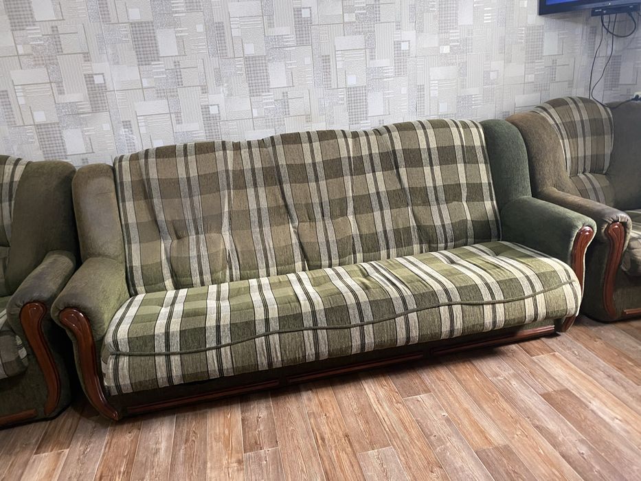 Продам диван и два кресла Белоруссия б/у,диван раздвижной