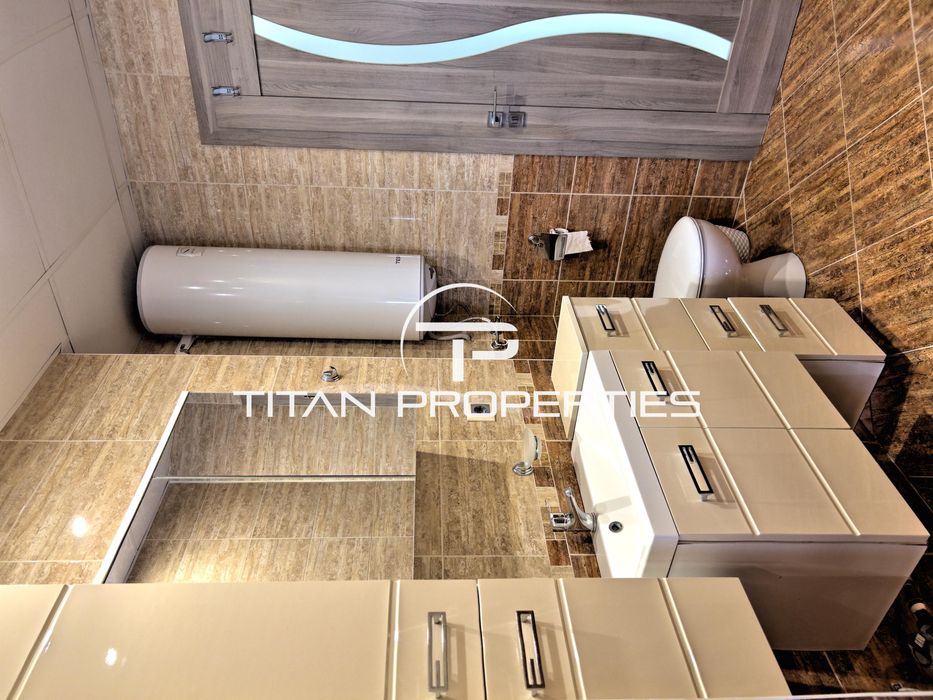 Дава се под наем Тристаен апартамент в Пловдив, Център - 120 кв.м за 550 € - Снимка #9