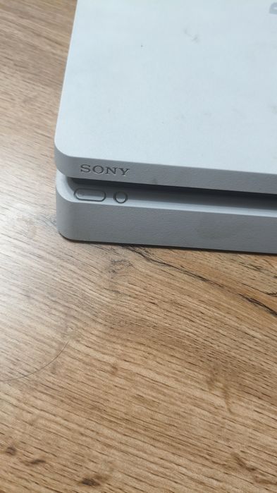 Срочно продам playstation 4 pro  на 1 TB