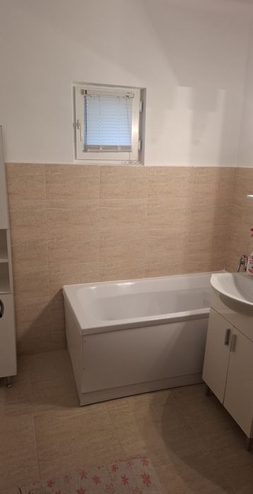 Inchiriez apartament cu 2 camere.  Zona centrala Alexandria