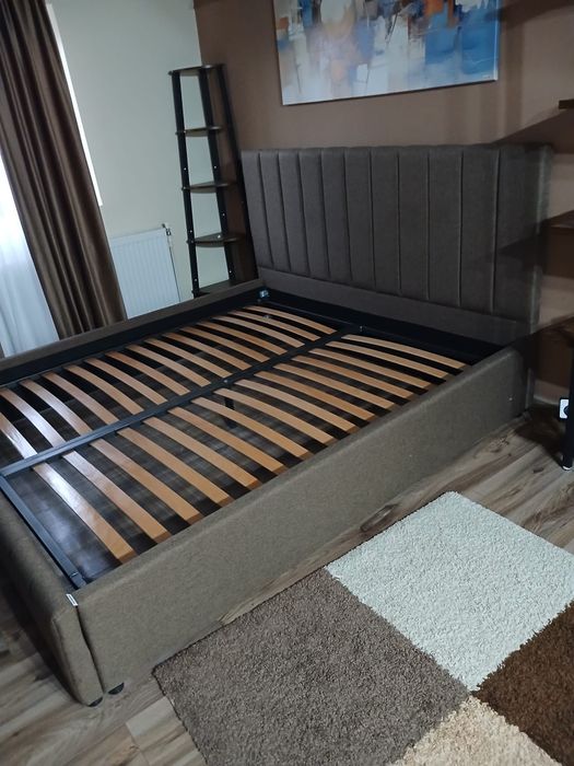 Mobilier dormitor pat saltea comoda colt și încă o comoda