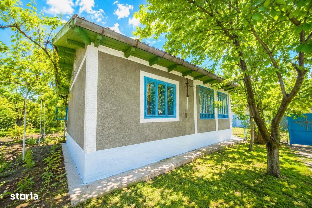Casa batraneasca + teren 3000 mp Poiana Iasi