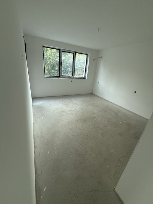 Дава се под наем Четиристаен апартамент в Асеновград - 160 кв.м за 1500 € - Снимка #13