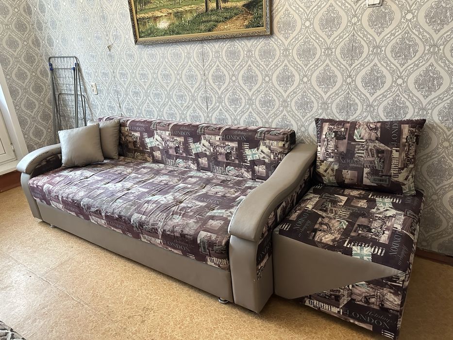 Продам диван с пуфиком