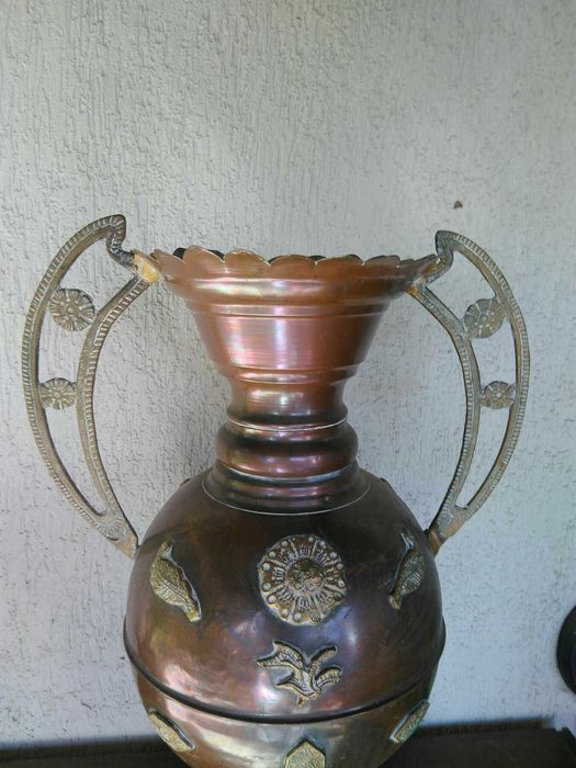 Продавам огромна Френска Барокова медна ваза Рококо