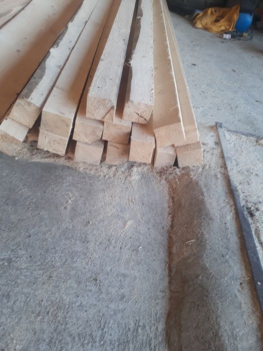 Vând scândură şi capriori