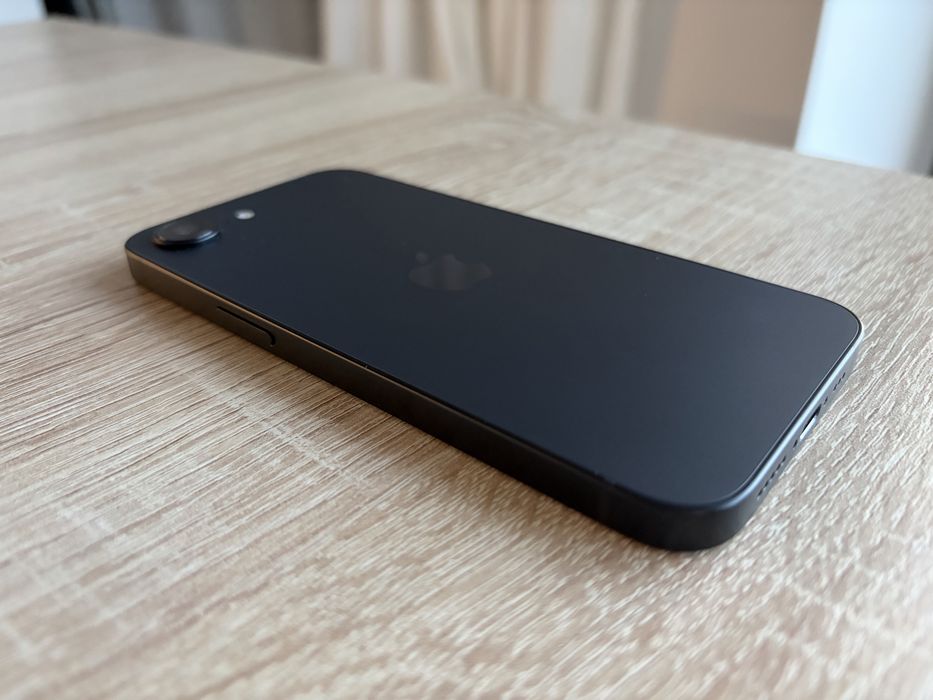 Apple iPhone 16e 128 GB Black - 100% батерия, гаранция, като нов