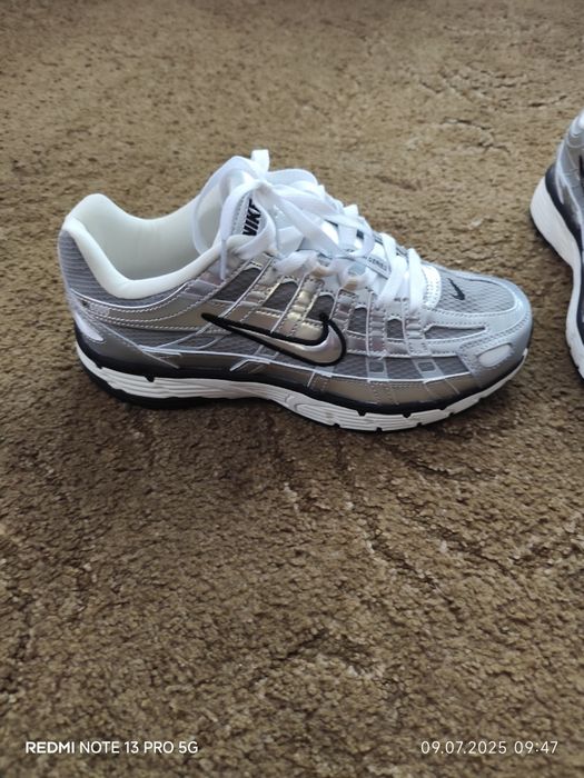 Продам кроссовки новые