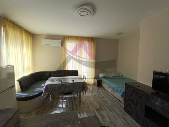 Двустаен -обзаведен -Зимно кино