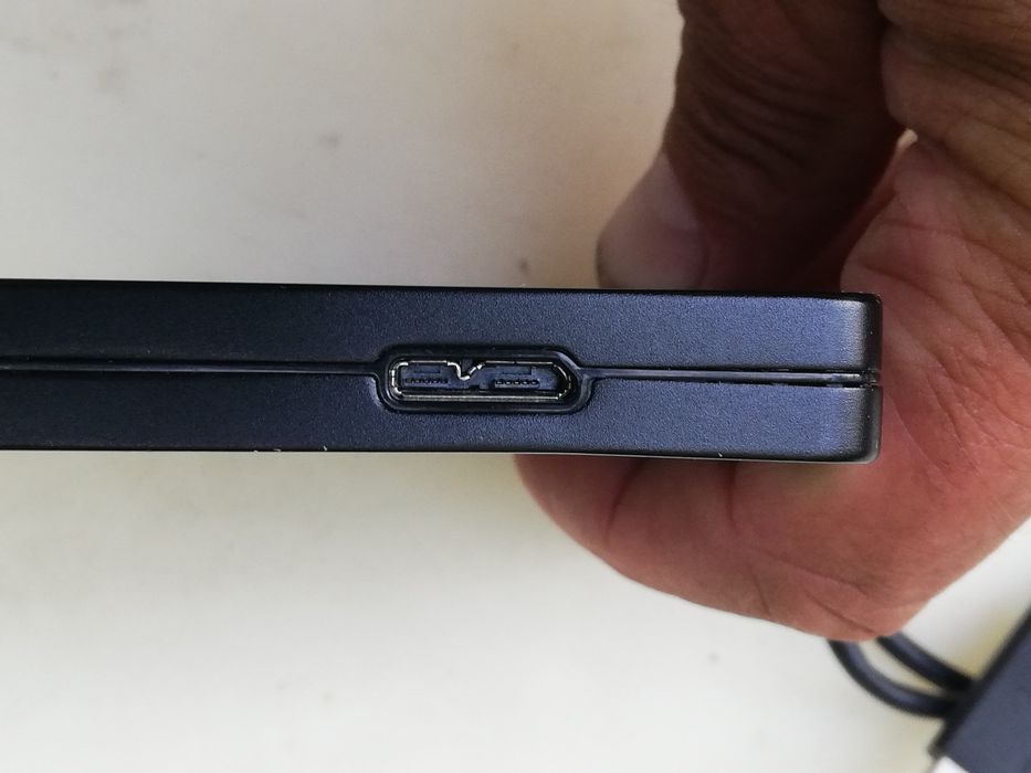 Hard extern 1 TB nou. Este testat.