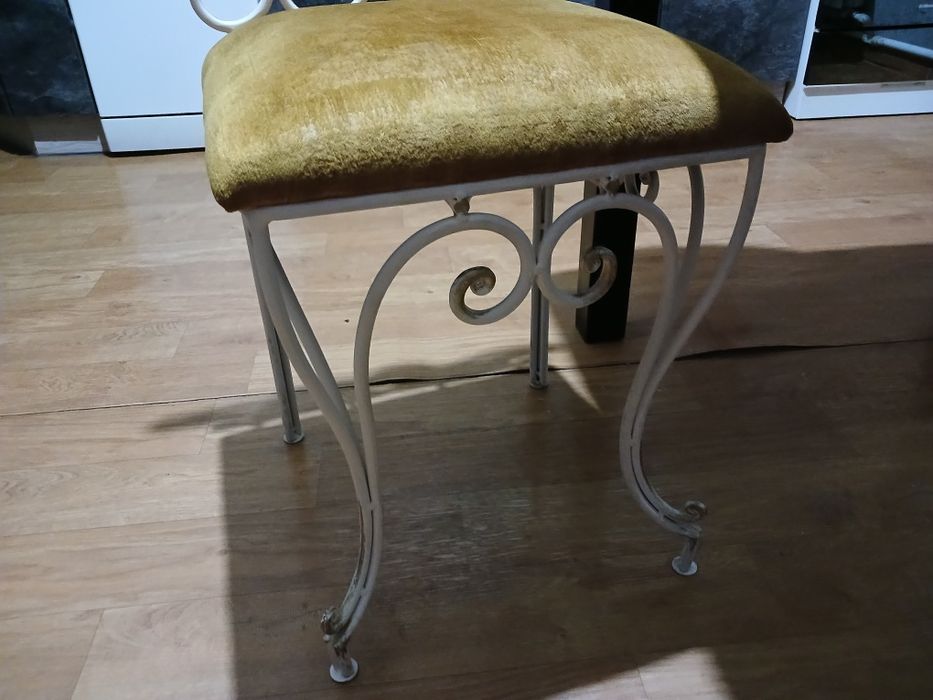 Кованные банкетки и стулья