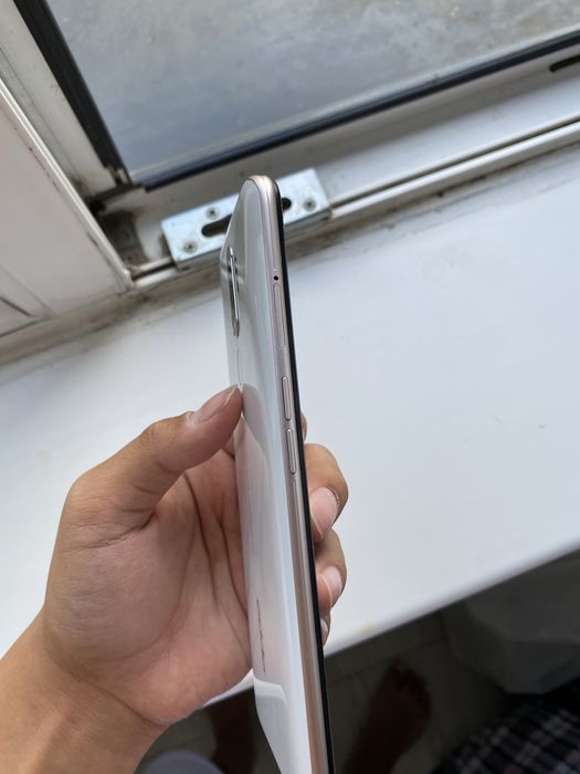 Продам телефон Oppo белый цвет