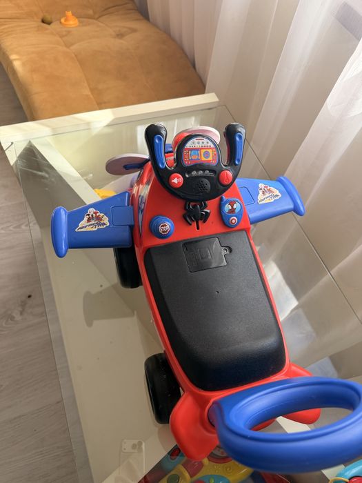 Avion cu activitati Noriel