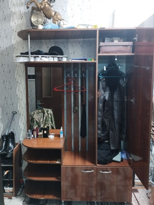 Шкафчик для одежд, документов, головных уборов