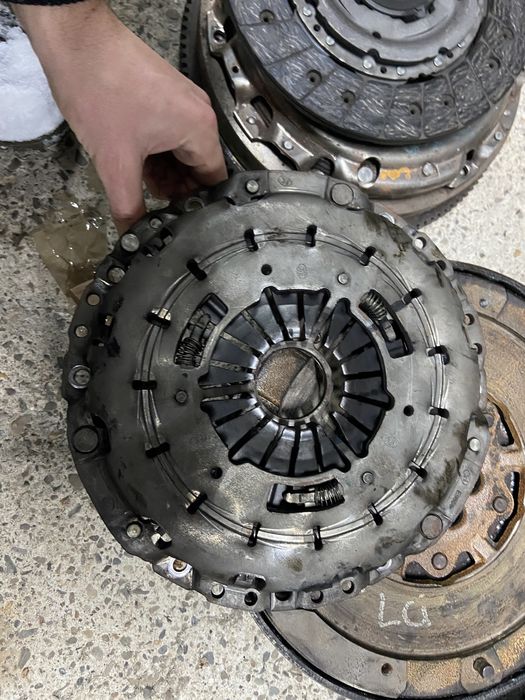 Kit ambreiaj Bmw 320d 520d 184cp N47 volanta placa disc F10 F30 E90 92