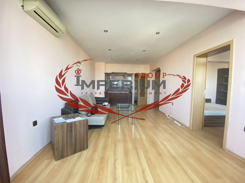 Дава се под наем Двустаен апартамент в Варна, Цветен квартал - 65 кв.м за 408 € - Снимка #2