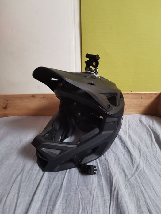 Продавам каска за колело