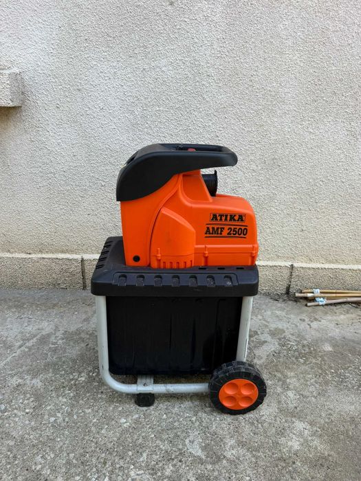 Дискова дробилка за клони с кош 2500W