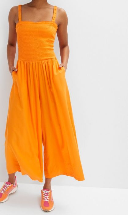 Salopetă lejera/ largă oranj-dovleac + Top scurt cadou