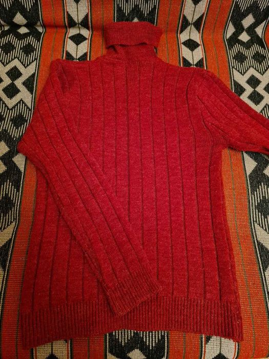 Свитер шерстяной