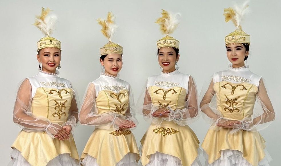 6шт Продам казахский национальный костюм 6шт