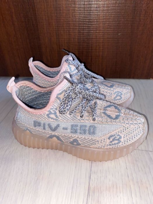 Кроссовки для девочки детские