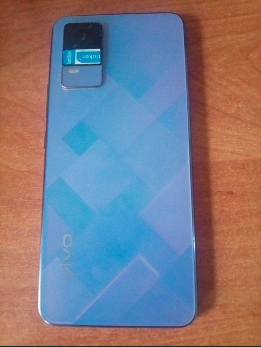 Продам телефон vivo v21e