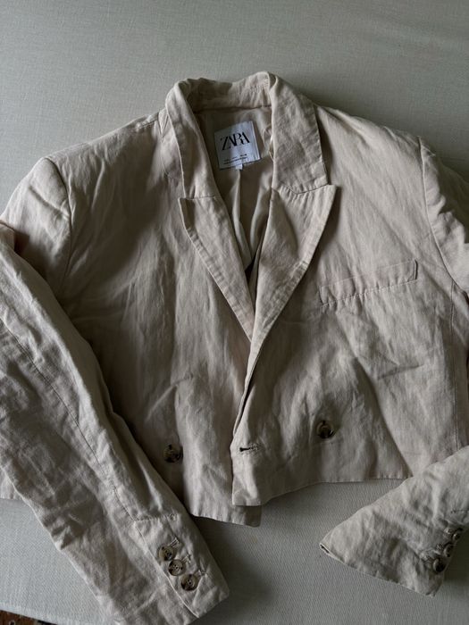 Късо сако Zara-10€ ,всички блузки по 5€. S размер.