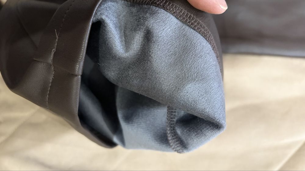 Продам кожаные брюки для хуленьеой девочки