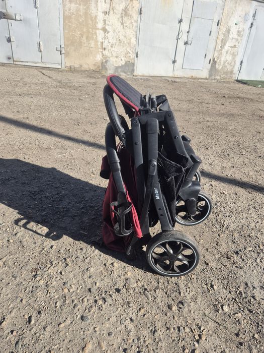 Продам детскую коляску трансформер.