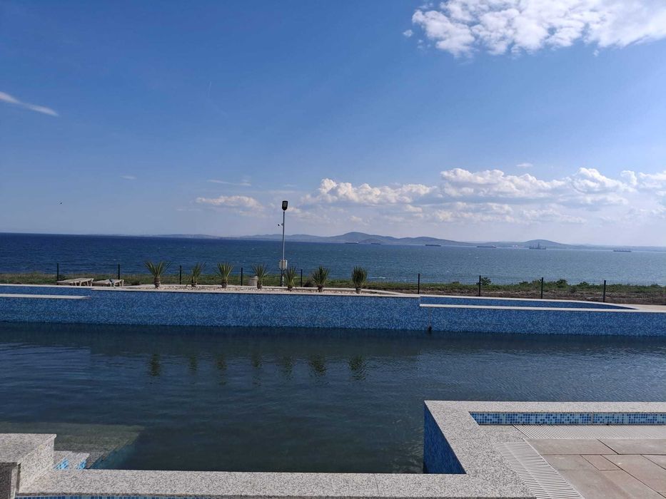 Самостоятелна къща с три спални в кв. Сарафово, Гледка море