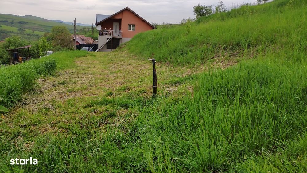 Teren de vânzare cu acces asfaltat și utilități