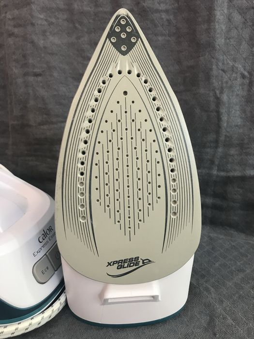 Парна ютия Calor Express Essential