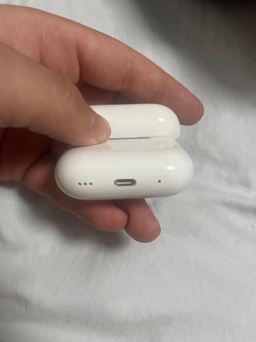 Продаю AirPods Pro 3 кейс