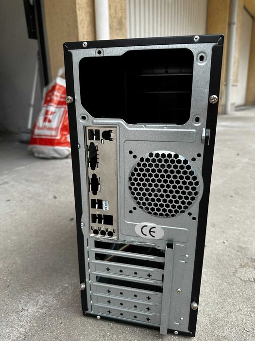 Компютърна кутия Delux