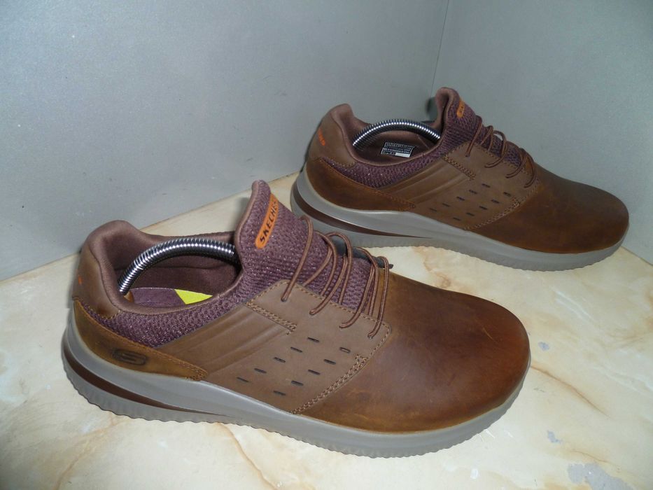 Skechers нови обувки №45