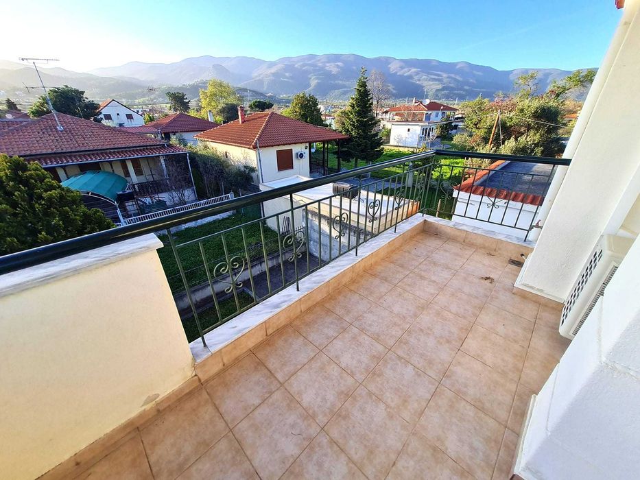 Продава 3 ет. къща с площ 165 м2 и двор 280 м2 в Аспровалта, Гърция