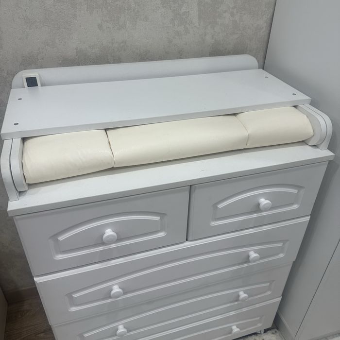 Продам пеленальный столик