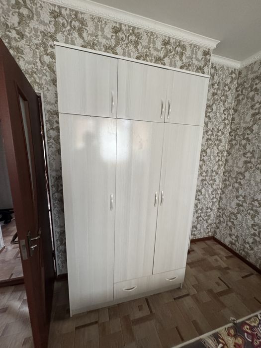 Мебель,шкафы и комот